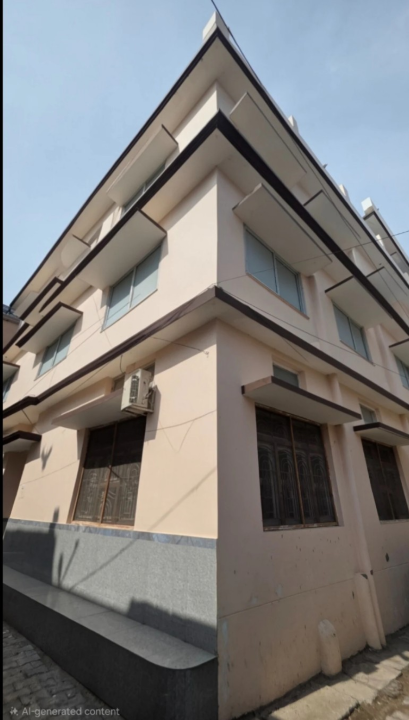 Maa Gayatri Girls PG building exterior in Mohaddipur, Gorakhpur
